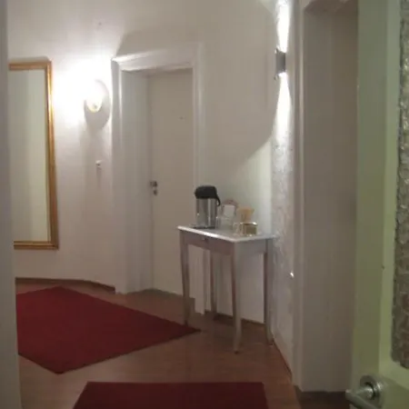 מלון Markgraefler Hof 2*